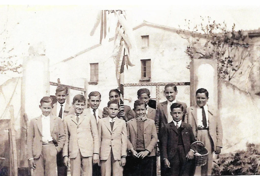 LOS MOZOS DEL PUEBLO